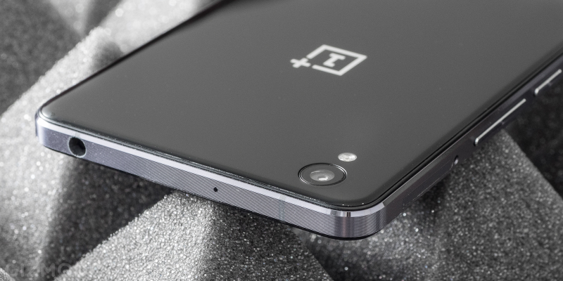 Illustration for article titled OnePlus X Review: Great on the Outside, Just OK on the Inside